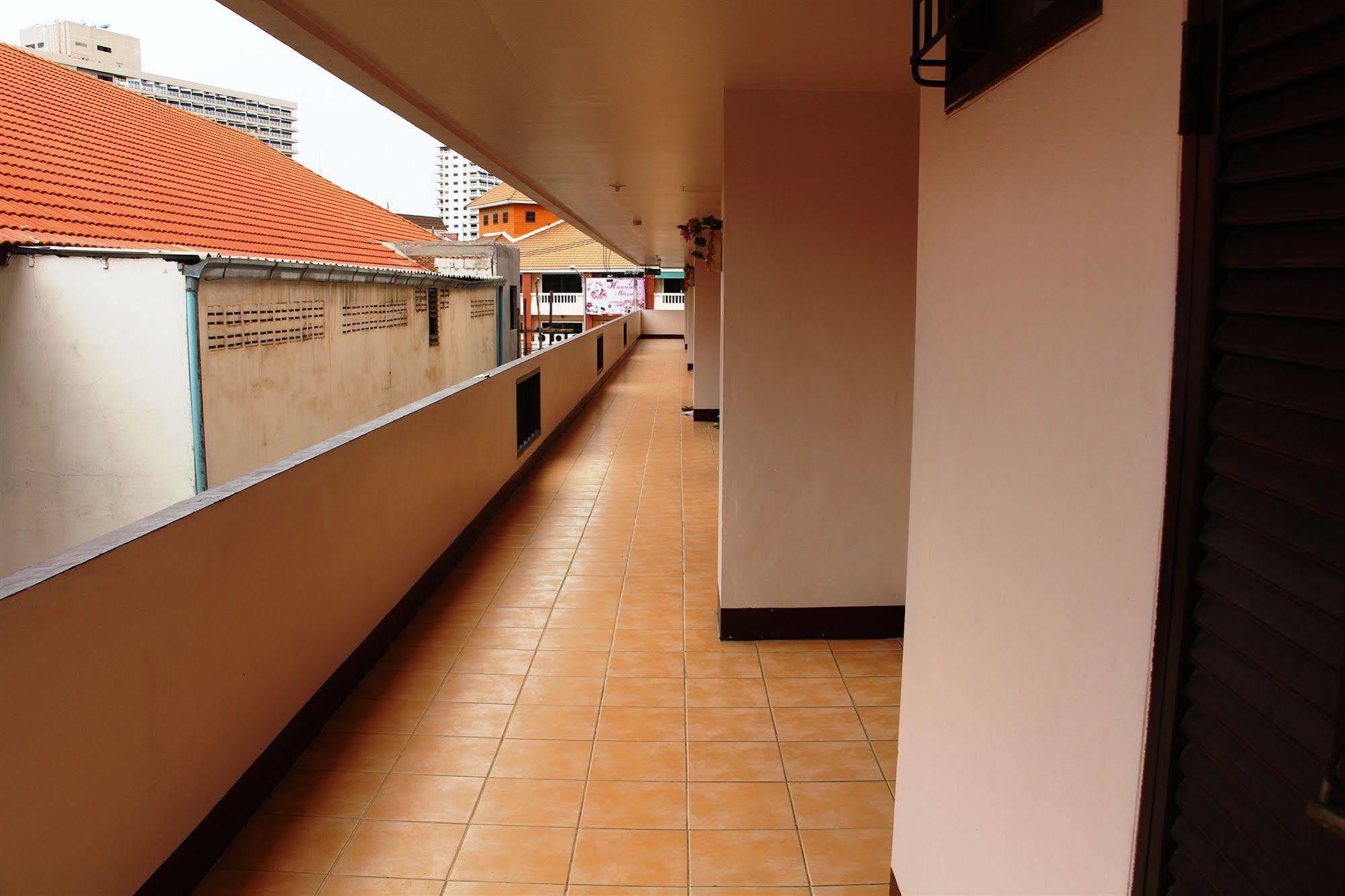 Jomtien Good Luck Apartment Extérieur photo